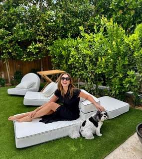 Daisy Fuentes feet photo thumbnail