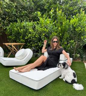 Daisy Fuentes feet photo thumbnail
