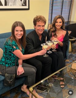 Daisy Fuentes feet photo thumbnail