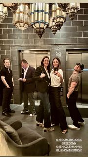 Daisy Fuentes feet photo thumbnail