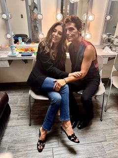 Daisy Fuentes feet photo thumbnail