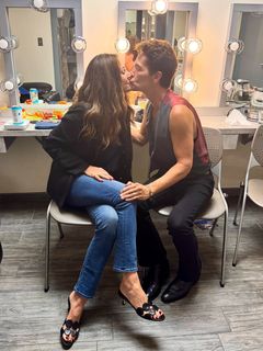 Daisy Fuentes feet photo thumbnail