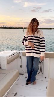 Daisy Fuentes feet photo thumbnail