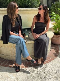 Daisy Fuentes feet photo thumbnail