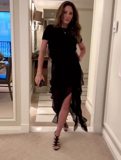 Daisy Fuentes feet photo thumbnail