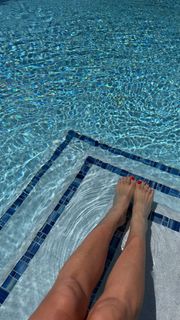Daisy Fuentes feet photo 16