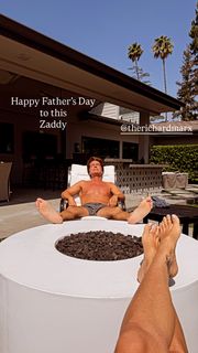 Daisy Fuentes feet photo 1