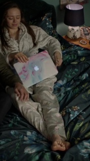 Daisy Head feet photo 6
