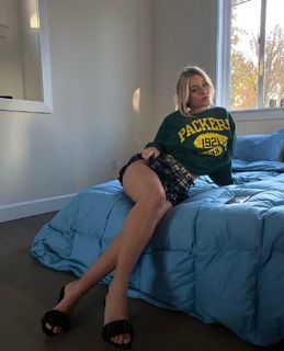 Daisy Keech feet photo thumbnail