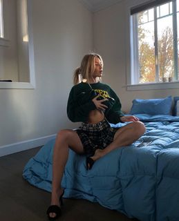 Daisy Keech feet photo thumbnail