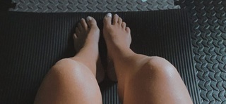 Daisy Keech feet photo thumbnail