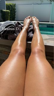 Daisy Keech feet photo thumbnail
