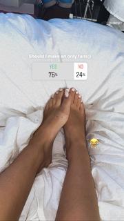 Daisy Keech feet photo thumbnail