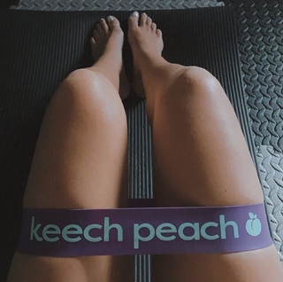 Daisy Keech feet photo thumbnail