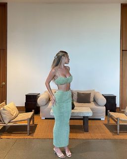 Daisy Keech feet photo thumbnail