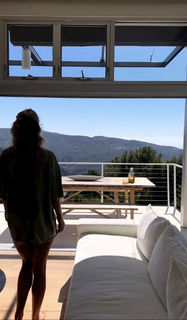 Daisy Keech feet photo thumbnail