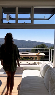 Daisy Keech feet photo thumbnail