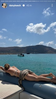 Daisy Keech feet photo thumbnail