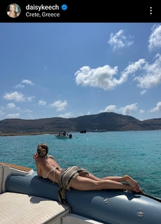 Daisy Keech feet photo thumbnail