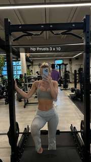 Daisy Keech feet photo thumbnail