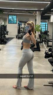 Daisy Keech feet photo thumbnail