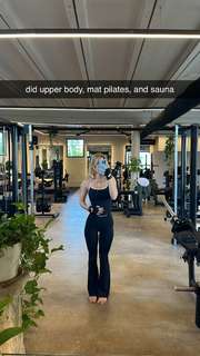 Daisy Keech feet photo thumbnail