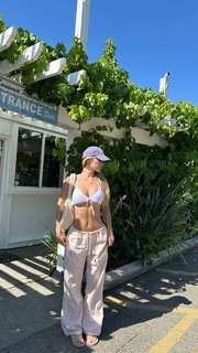 Daisy Keech feet photo thumbnail