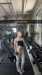 Daisy Keech feet photo thumbnail