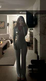 Daisy Keech feet photo thumbnail