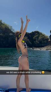 Daisy Keech feet photo thumbnail