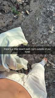 Daisy Keech feet photo thumbnail