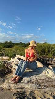 Daisy Keech feet photo thumbnail