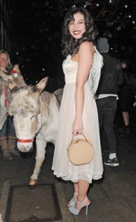 Daisy Lowe feet photo thumbnail
