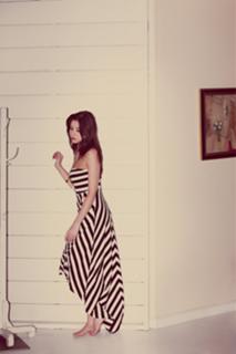 Daisy Lowe feet photo thumbnail