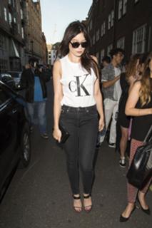 Daisy Lowe feet photo thumbnail