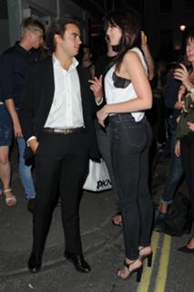 Daisy Lowe feet photo thumbnail