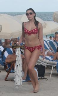 Daisy Lowe feet photo thumbnail