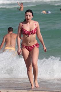 Daisy Lowe feet photo thumbnail