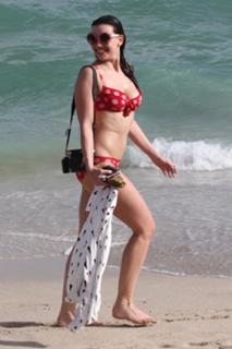 Daisy Lowe feet photo thumbnail