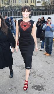 Daisy Lowe feet photo thumbnail