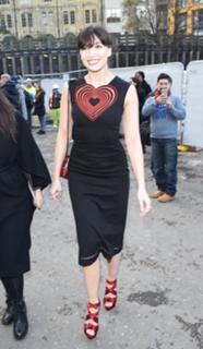 Daisy Lowe feet photo thumbnail