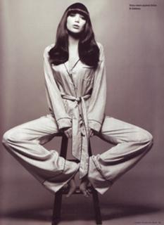 Daisy Lowe feet photo thumbnail