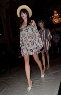 Daisy Lowe feet photo thumbnail