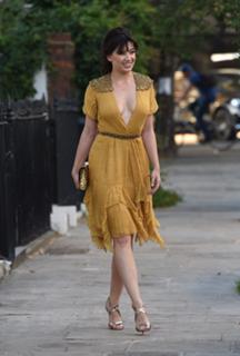 Daisy Lowe feet photo thumbnail