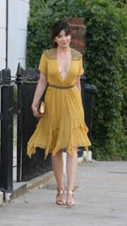 Daisy Lowe feet photo thumbnail