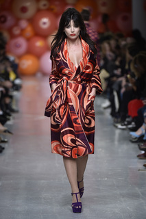 Daisy Lowe feet photo thumbnail