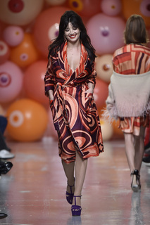 Daisy Lowe feet photo thumbnail