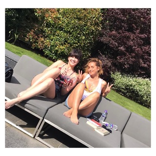 Daisy Lowe feet photo thumbnail