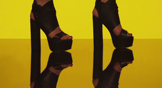 Daisy Lowe feet photo thumbnail