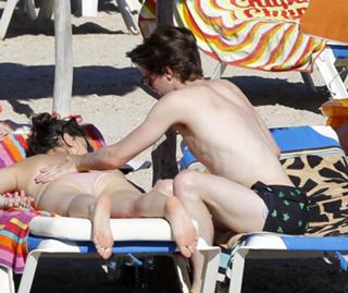 Daisy Lowe feet photo thumbnail